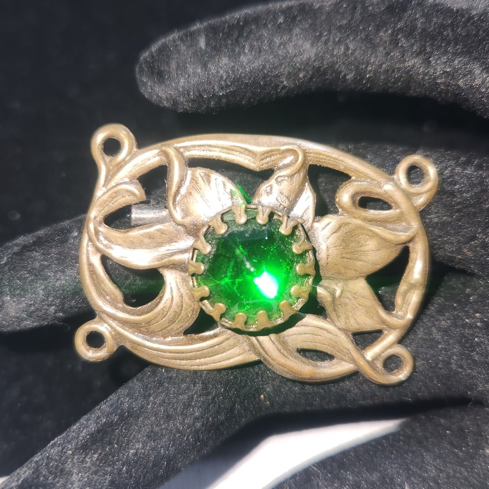 Vintage Brass Art Nouveau Floral Brooch Emerald Green Glass Stone Pin 1.5 Inch